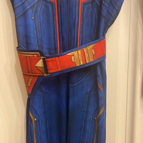 Captain Marvel costume Child size Medium - Picture 3 of 11